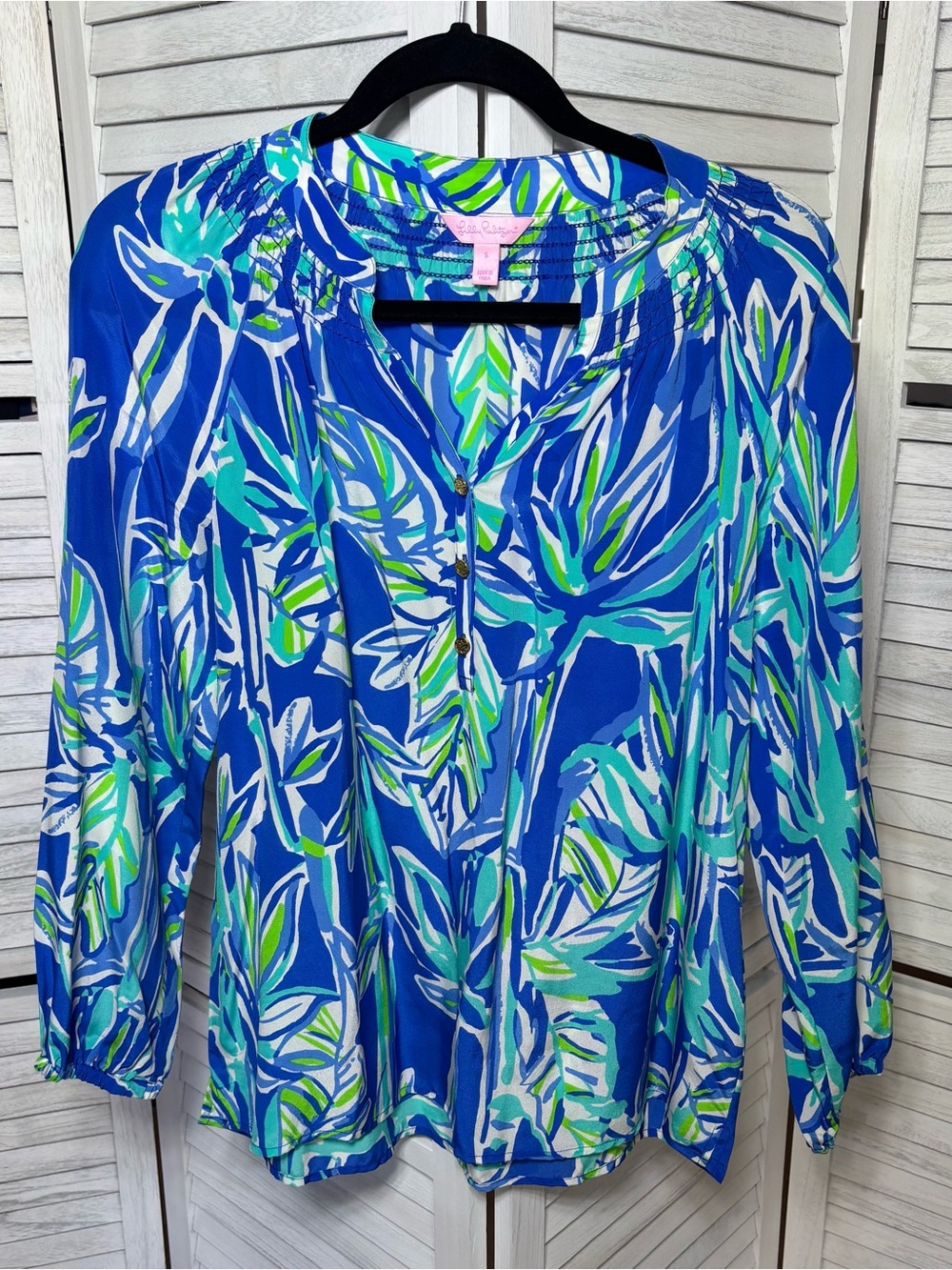 Lilly Pulitzer 100% Silk Tropical Print Blouse Size Small Blue Green